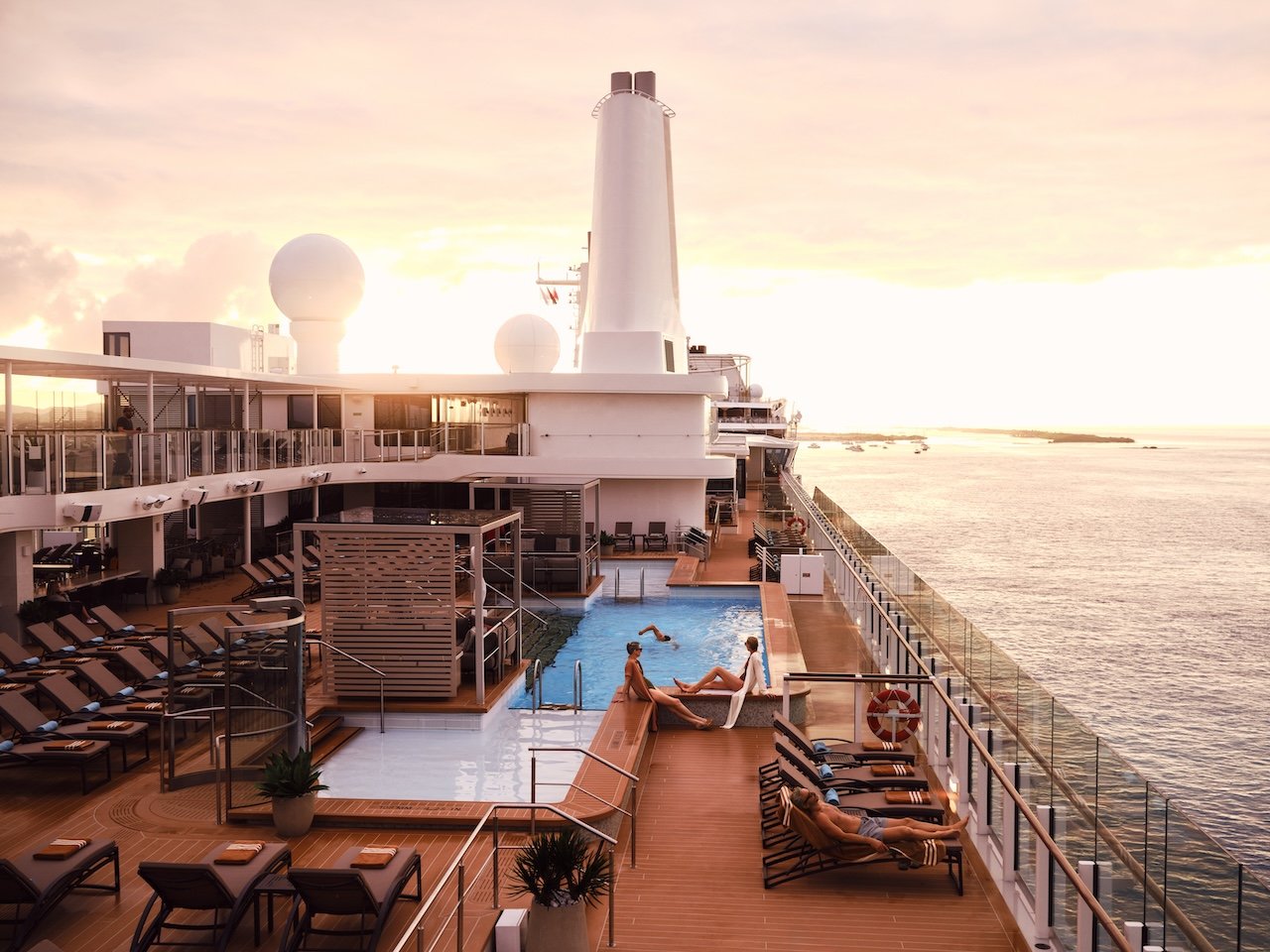 SSC_RA_ShipExterior_Pool_049_Ret_sRGB (1)